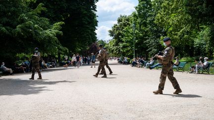 Des militaires au Parc Monceau à Paris le 6 juin 2021. (RICCARDO MILANI / HANS LUCAS / AFP)