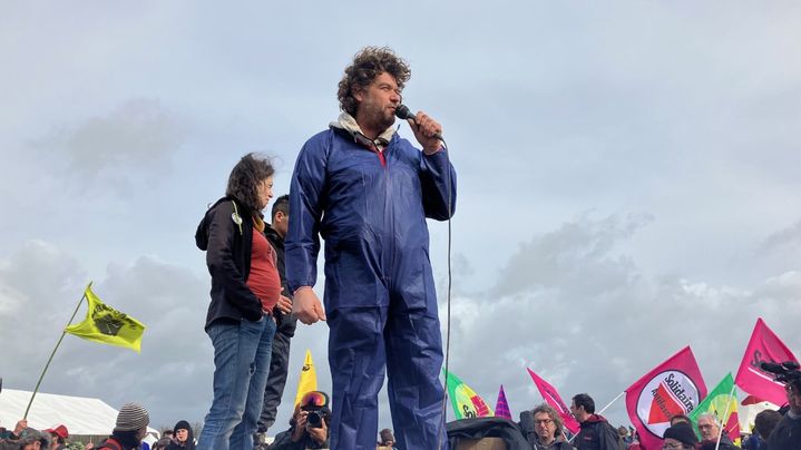 Julien Le Guet, porte-parole du collectif "Bassines Non Merci", le 25 mars 2023. (WILLY MOREAU / FRANCEINFO)