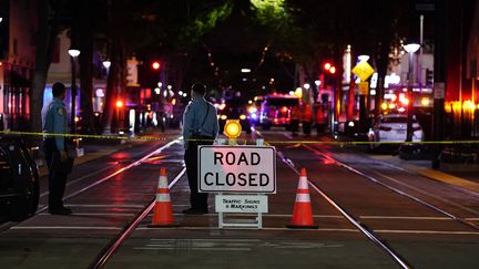 Une route bloquée dans le centre-ville de Sacramento, en Californie (Etats-Unis), le 3 avril 2022. (RICH PEDRONCELLI/AP/SIPA / SIPA)