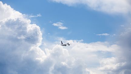 Vol au dessus des nuages. (GETTY IMAGES)