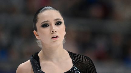 Kamila Valieva lors d'une compétition à Moscou, le 23 octobre 2022. (NATALIA KOLESNIKOVA / AFP)