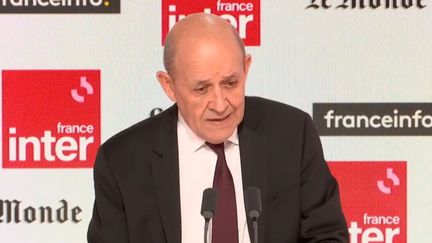 Jean-Yves Le Drian, ministre des Affaires étrangères, invité de Questions politiques sur France Inter et franceinfo canal 27 le 13 mars 2022.&nbsp; (FRANCEINFO / RADIOFRANCE)