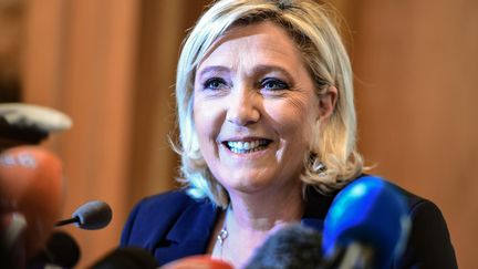 La présidente du Rassemblement national, Marine Le Pen, donne une conférence de presse à Milan (Italie), le 18 mai 2019. (MIGUEL MEDINA / AFP)