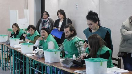 Un bureau de vote, à Tbilissi, Géorgie, le 26 octobre 2024. (MIRIAN MELADZE / ANADOLU / AFP)