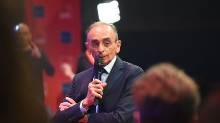 Eric Zemmour, candidat du parti Reconquete! à la présidentielle 2022, répond aux questions de jeunes à la Maison de la Radio et de la Musique, mardi 22 février. (JULIEN MICHEL / RADIO FRANCE)