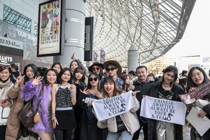 Fans from China for Taylor Swift's concert in Tokyo.  (RICHARD A. BROOKS / AFP)