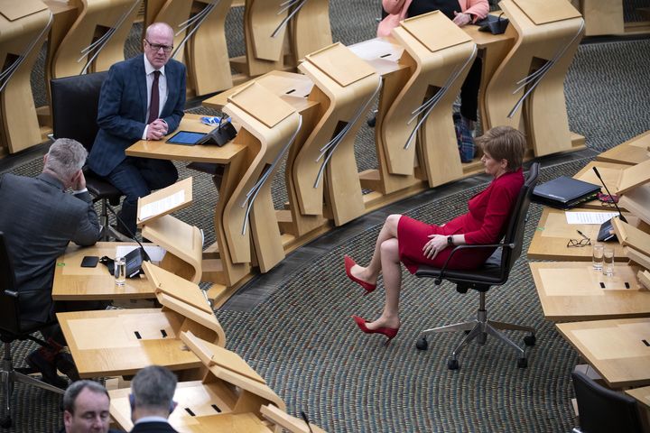 La Première ministre écossaise, Nicola Sturgeon, lors d'une cession de questions au parlement écossais, à Edimbourg, le 26 novembre 2020.&nbsp; (AFP)