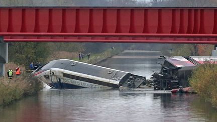 &nbsp; (La Rame d'essai du TGV a déraillé près d'un canal à proximité de Strasbourg. © Maxppp)
