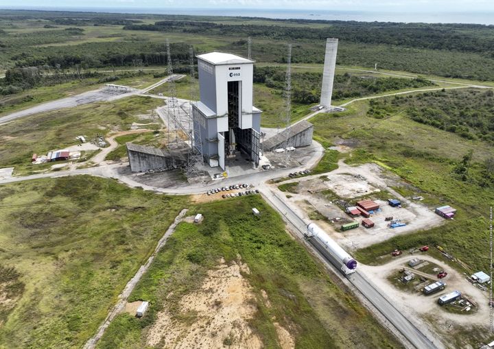 Vue du pas de tir d'Ariane 6 en construction, à Kourou (Guyane française), le 11 juillet 2022. (ESA-CNES-ARIANESPACE / OPTIQUE VIDEO DU CSG)