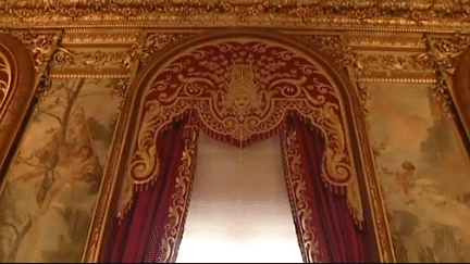 Les rideaux restaurés du grand foyer de l'Opéra Comique de Paris
 (Culturebox - capture d&#039;écran)