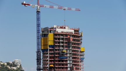 La tour Odéon en construction, en août 2013. (VALERY HACHE / AFP)