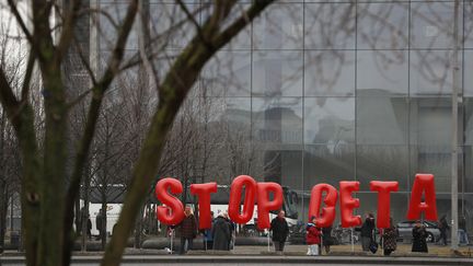 Des militants manifestent contre le Ceta, à Berlin (Allemagne), le 16 février 2017.&nbsp; (ODD ANDERSEN / AFP)