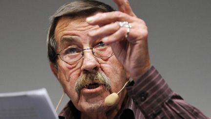 Günter Grass lisant un de ses romans à Francfort (16/10/2009)
 (John MacDougall / AFP)