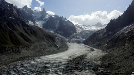 La Mer de Glace perd de sa surface à cause du réchauffement climatique à&nbsp;Chamonix (Haute-Savoie).. Photo d'illustration.&nbsp; (ERIC FEFERBERG / AFP)