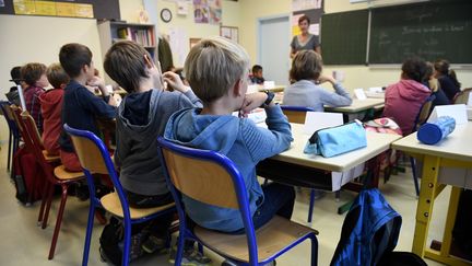 Des élèves dans une salle de classe à Quimper (Finistère), en septembre 2017. (Illustration).&nbsp; (FRED TANNEAU / AFP)