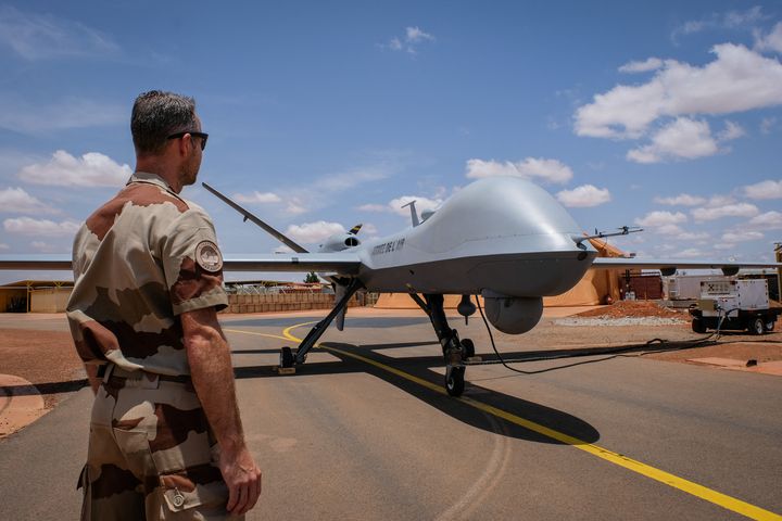 Drone français installé sur la base aérienne de Niamey le 22 août 2018 (AFP - FRED MARIE / HANS LUCAS)