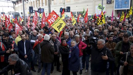 Manifestation intersyndicale contre la réforme de la SNCF, à la gare Saint-Charles, à Marseille (Bouches-du-Rhône), le 4 avril 2018. (MAXPPP)