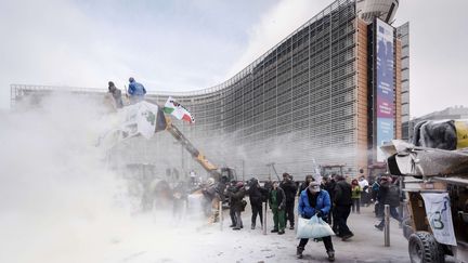 Devant le siège du Conseil de l'Union européenne, à Bruxelles (Belgique), le 23 janvier 2017. (GEERT VANDEN WIJNGAERT/AP/SIPA / AP)