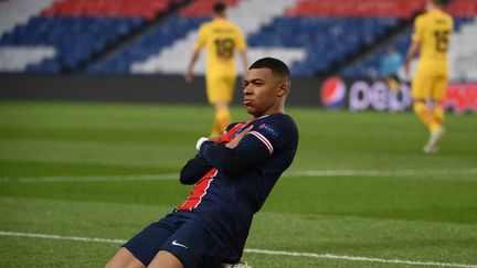 Le PSG de Kylian Mbappé reçoit le FC Barcelone en 8e de finale retour de la Ligue des champions de football, le 10 mars 2021.
 (FRANCK FIFE / AFP)