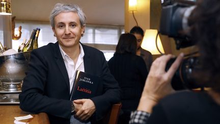 Ivan Jablonka peu après l'annonce de l'attribution du prix Médicis 2016 à son livre "Laëtitia ou la fin des hommes" le 2 novembre 2016.
 (PATRICK KOVARIK / AFP)