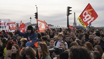 Une manifestation contre le réforme des retraites, à Paris, le 22 mars 2023. (LAURE BOYER / HANS LUCAS)