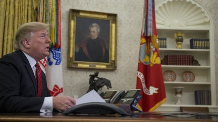 Le président américain Donald Trump, dans le bureau ovale, à Washington, le 25 décembre 2018. (ZACH GIBSON / CONSOLIDATED NEWS PHOTOS / AFP)