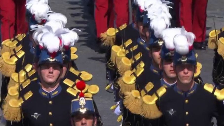 Défilé du 14Juillet immersion dans la fabrique des uniformes des