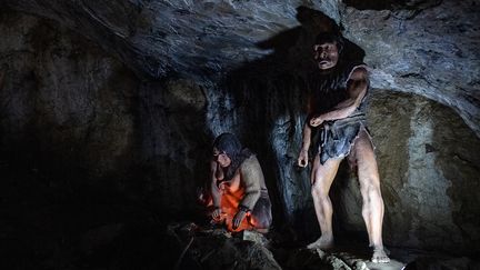 Reproduction d'hommes de Neandertal dans la groot de la Licorne à Scharzfeld en Allemagne, photo d'illustration. (PICTURE ALLIANCE / PICTURE ALLIANCE)