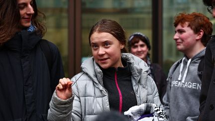 La militante écologiste suédoise Greta Thunberg, à la sortie d'une cour de justice de Londres (Royaume-Uni), le 2 février 2024. (HENRY NICHOLLS / AFP)