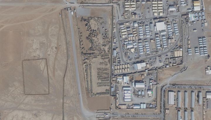 Un cimetière de blindés russes près de l'aéroport de Kandahar en Afgahnistan. (ZOOM EARTH)