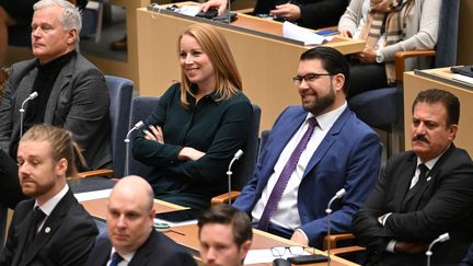 La leader du Parti du centre de la Suède, Annie Loof&nbsp;et le leader des Démocrates suédois, Jimmie Akesson, lors de la&nbsp;session parlementaire pour élire le nouveau Premier ministre suédois, à Stockholm le 17 octobre 2022. (JONATHAN NACKSTRAND / AFP)