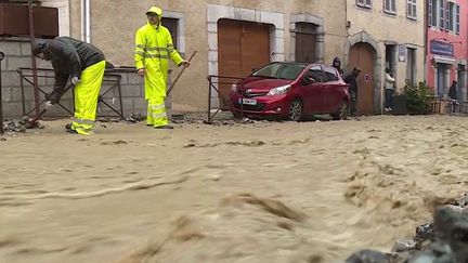 Pyrénées-Atlantiques : la ville de Laruns dévastée par un torrent de boue