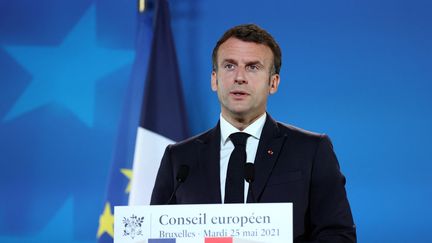 Emmanuel Macron&nbsp;donne une conférence de presse à Bruxelles (Belgique), le 25 mai 2021. (DURSUN AYDEMIR / ANADOLU AGENCY / AFP)