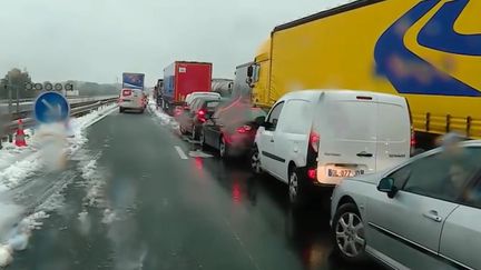 Les automobilistes bloqués sur l'autoroute A9. (FRANCE 2)