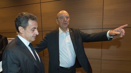 La tension monte entre les clans des deux favoris de la primaire à droite, Alain Juppé et Nicolas Sarkozy, ici à la Mutualité à Paris en juillet 2016 (WITT/SIPA)