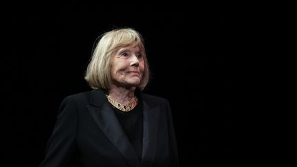 La comédienne britannique Diana Rigg, lors de la remise de son prix au festival&nbsp;Canneseries le 5 avril 2019 (VALERY HACHE / AFP)