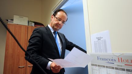 Fran&ccedil;ois Hollande, le 9 mai 2012, quelques jours apr&egrave;s son &eacute;lection, dans son QG de campagne. (JEAN-FRANCOIS MONIER / AFP)