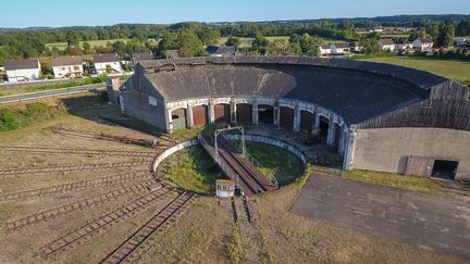 La rotonde ferroviaire de Montabon dans la Sarthe fait partie des 18 sites sélectionnés comme prioritaires par la mission patrimoine.
 (GUILLAUME SOUVANT / AFP)