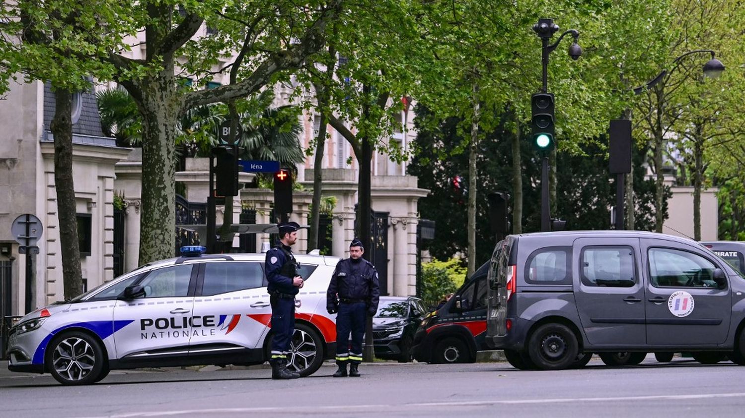 Ce Que L'on Sait De L'interpellation D'un Homme Au Consulat D'Iran à Paris