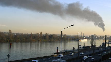 Corinne Lepage : "Les pics de pollution ne sont que la partie visible de l'iceberg"