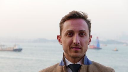 Julien-Loïc Garin devant la baie de Hong Kong "L'objectif du festival French May, c'est d'apporter l'art à la rencontre du public et pas le contraire"&nbsp; (EMMANUEL LANGLOIS)