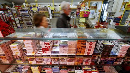 Un bureau de tabac à Menton (Alpes-Maritimes), le 13 novembre 2017. (MAXPPP)