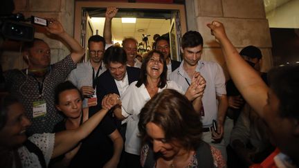 La candidate écologiste Michèle Rubirola, après sa victoire au second tour des municipales à Marseille, devant sa permanence, le 28 juin 2020. (VALLAURI NICOLAS / MAXPPP)