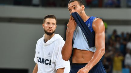 Rudy Gobert et les français ont déçu pour leur entrée en lice (ANDREJ ISAKOVIC / AFP)