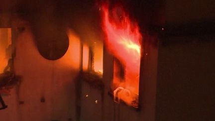 Le 5 février 2019, un violent incendie ravageait huit étages d'un immeuble de fond de cour dans le 16e arrondissement de Paris. Il a fait dix morts et 96 blessés. Quatre ans plus tard, des rescapées témoignent. (FRANCE 3)