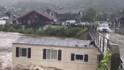 Eurozapping : la Norvège violemment touchée par la tempête Hans