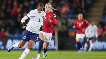 La Française Wendie Renard contre la Norvège, le 27 octobre 2023. (FREDERIK RINGNES / SIPA)