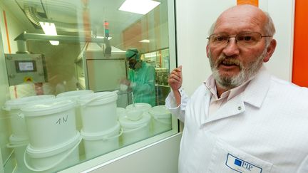 Le fondateur de la soci&eacute;t&eacute; de fabrication de proth&egrave;ses mammaires PIP, Jean-Claude Mas, dans son usine &agrave; La Seyne-sur-Mer (Var). Photo non dat&eacute;e. (MAXPPP)