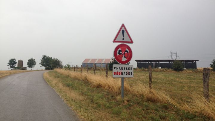 Sur une route pr&egrave;s de Bure (Meuse), le 4 ao&ucirc;t 2015. (ILAN CARO / FRANCETV INFO)