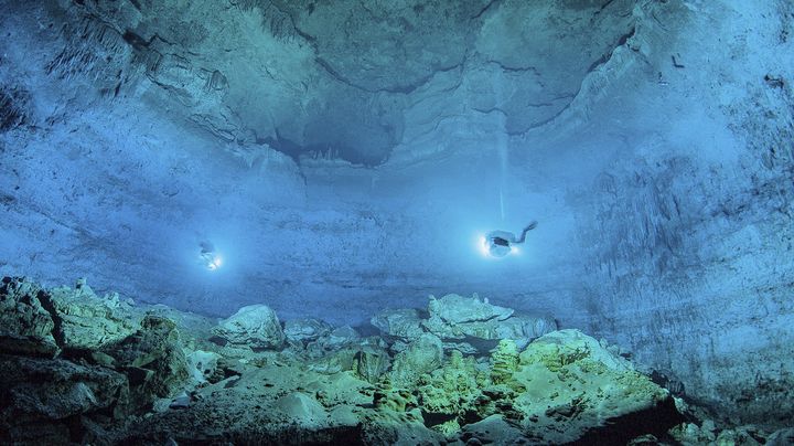 Le squelette d'une adolescente datant de 12 000 &agrave; 13 000 ans a &eacute;t&eacute; d&eacute;couvert dans des grottes sous-marines du Mexique. (ESPECIAL / NOTIMEX / AFP)